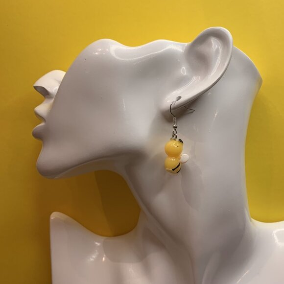 Bee Earring, Gift Idea, Bumble Bee Earring, Silly Animal Earring, Insect Earring - Picture 3 of 5
